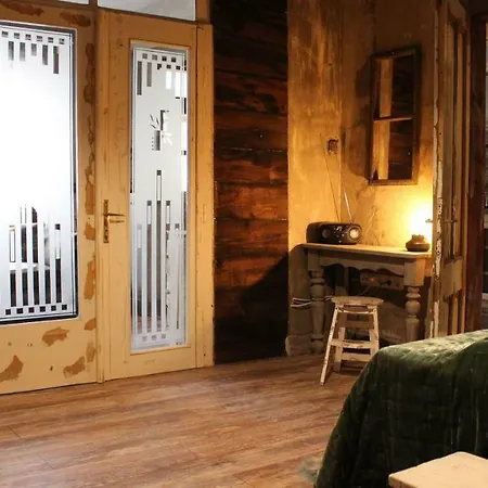 Vintage In Old Town Apartment