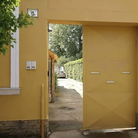 Vintage In Old Town Apartment