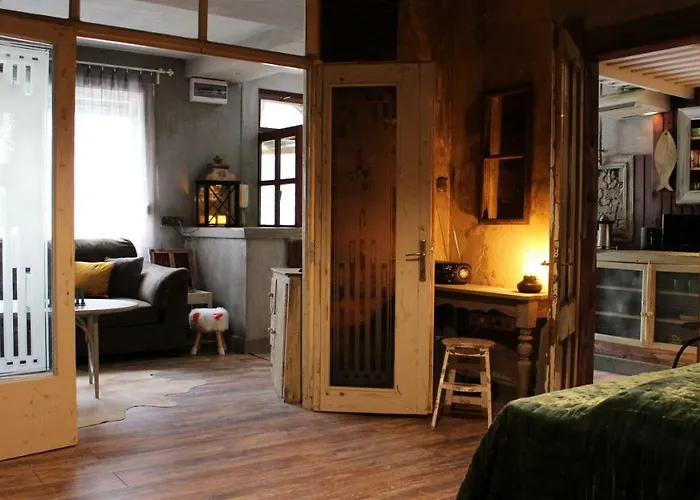 Vintage In Old Town Apartament